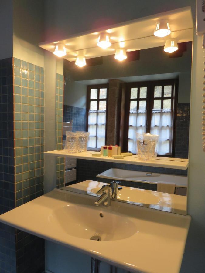 Hostellerie Du Vieux Pérouges Екстериор снимка