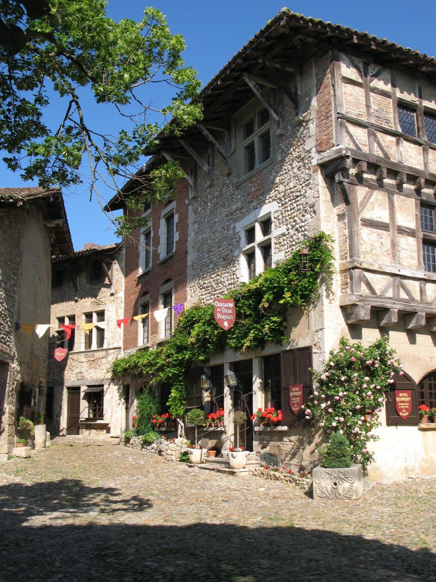 Hostellerie Du Vieux Pérouges Екстериор снимка