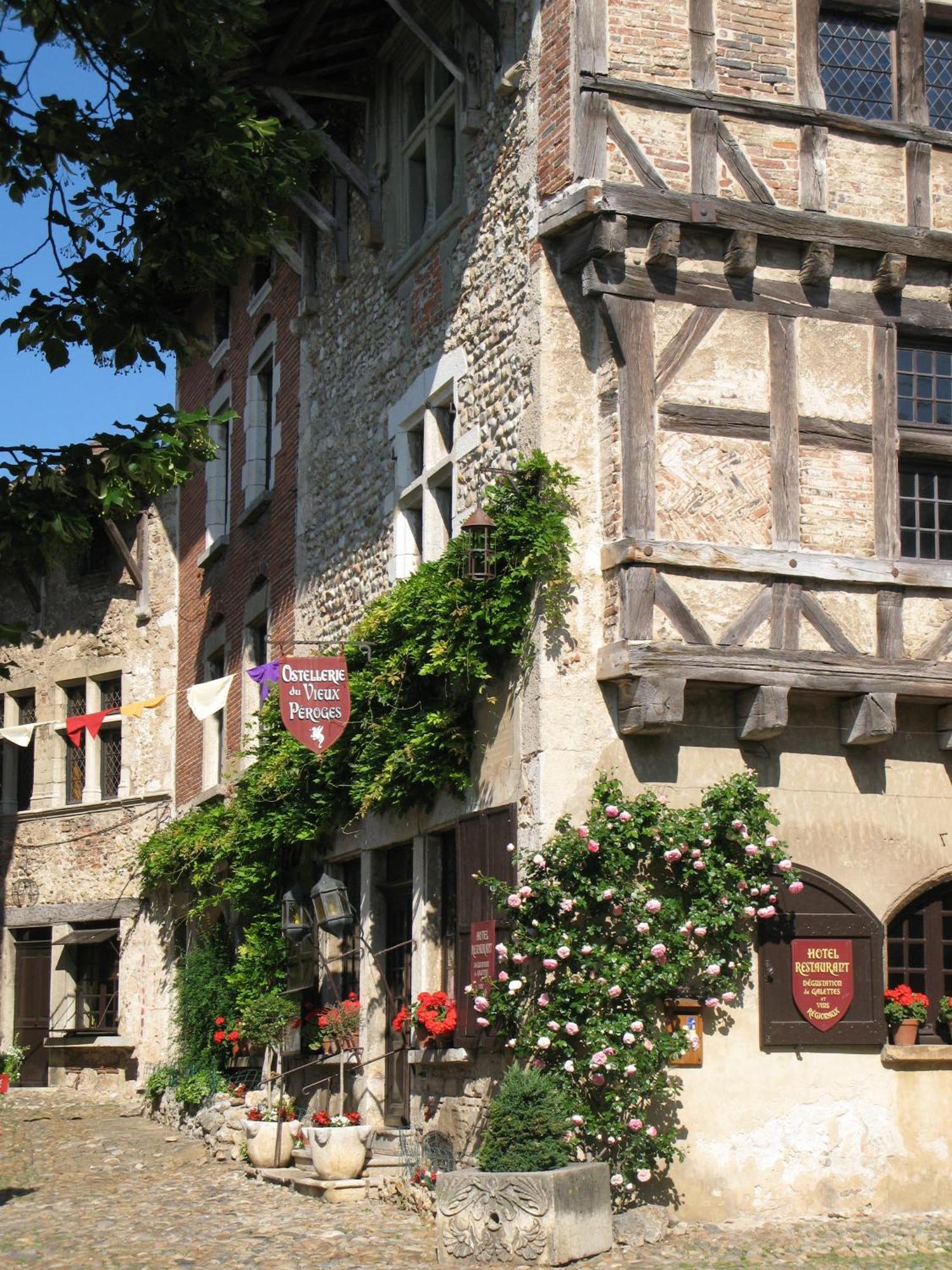 Hostellerie Du Vieux Pérouges Екстериор снимка