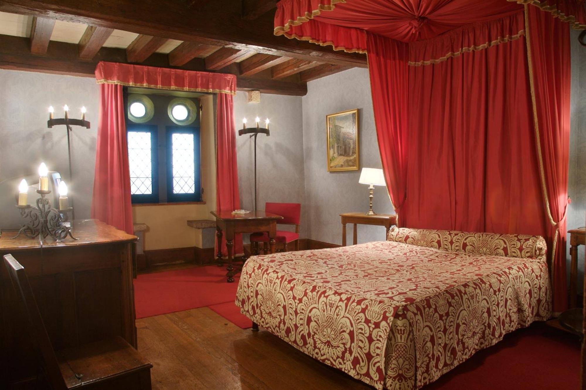 Hostellerie Du Vieux Pérouges Екстериор снимка