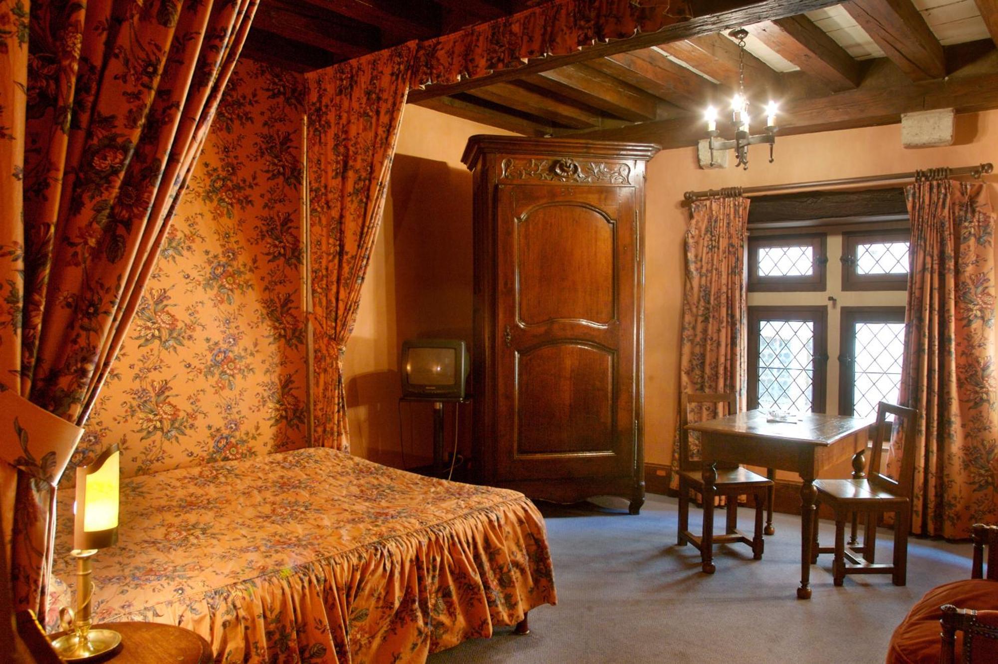Hostellerie Du Vieux Pérouges Стая снимка