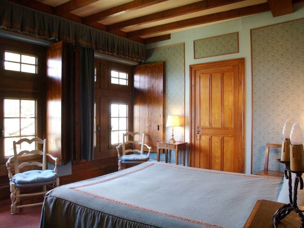 Hostellerie Du Vieux Pérouges Екстериор снимка