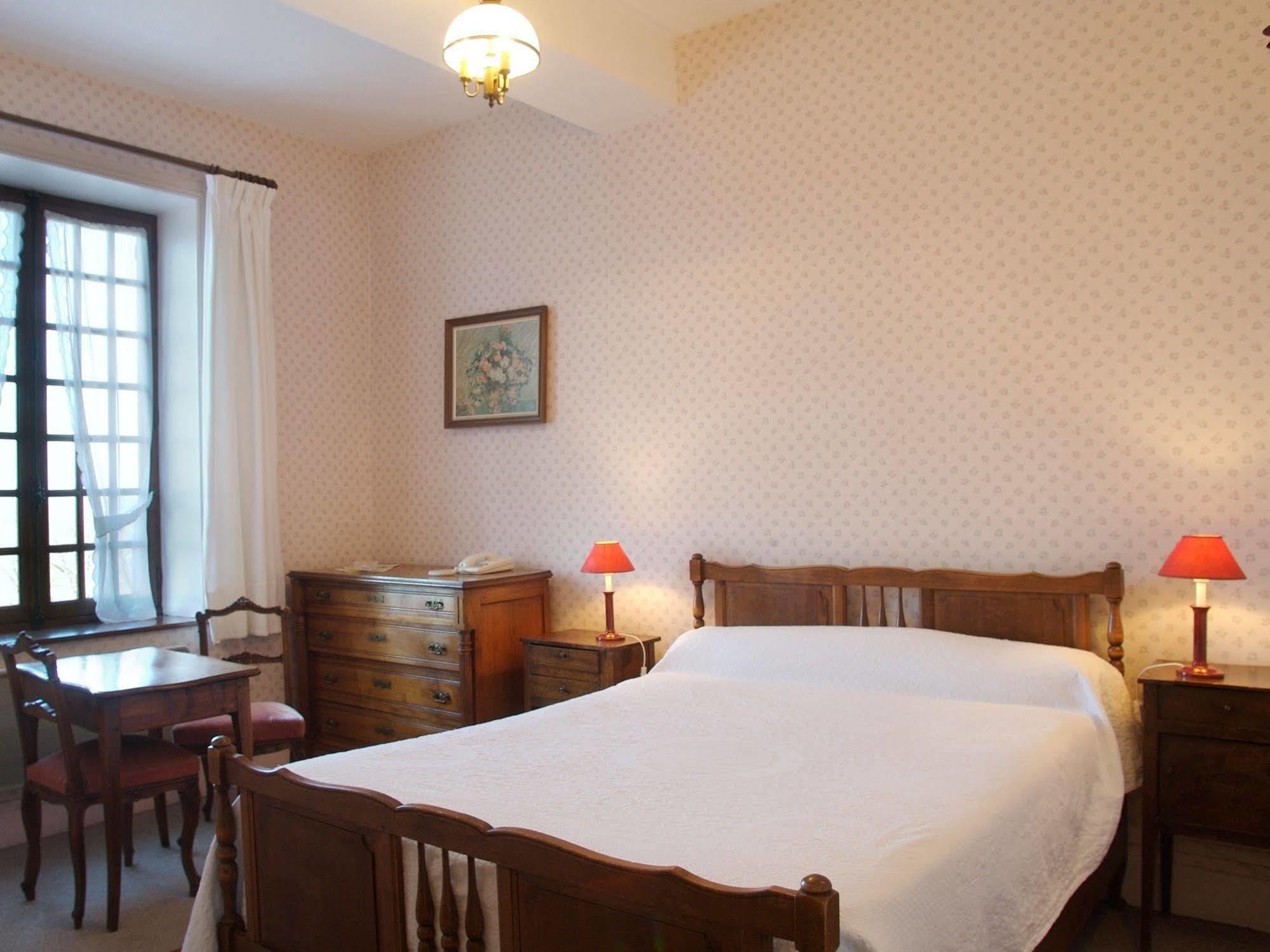 Hostellerie Du Vieux Pérouges Екстериор снимка